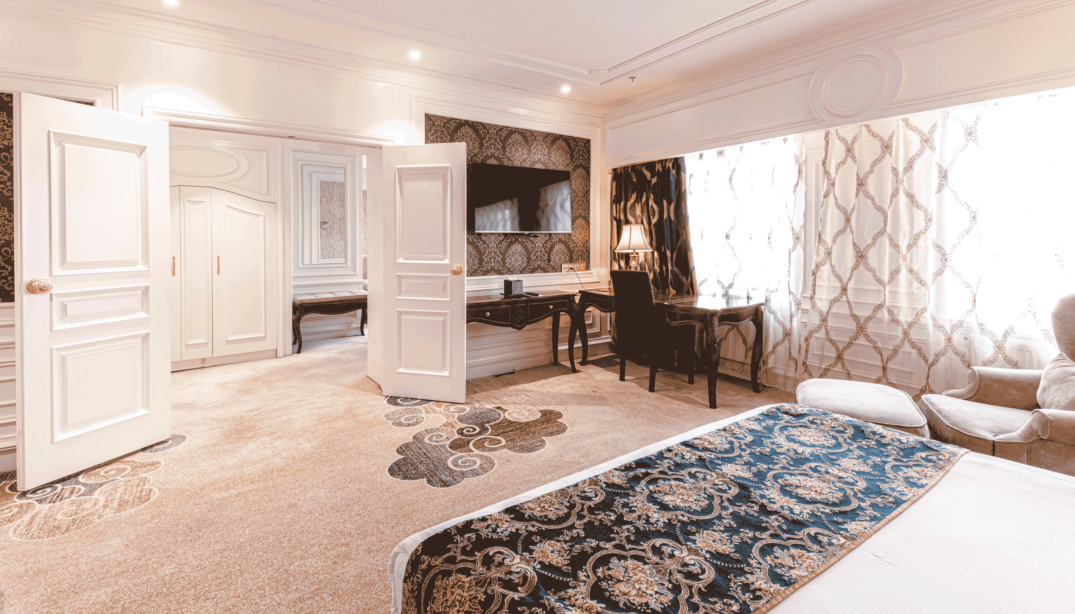 Deluxe Suite Room